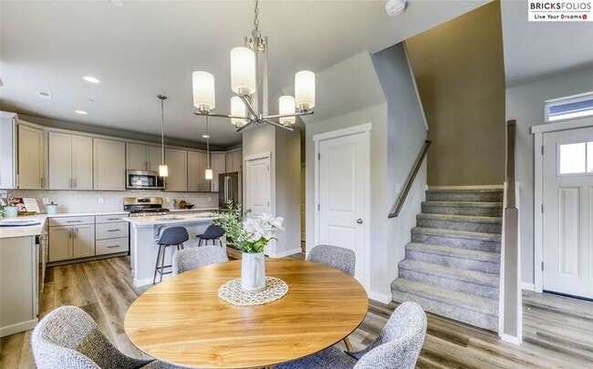 Building Photo - Banyan Grove, Bremerton: Charming 4-Bedroo...