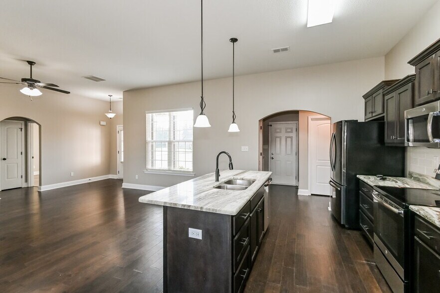 Building Photo - 3677 Dorrie Cir