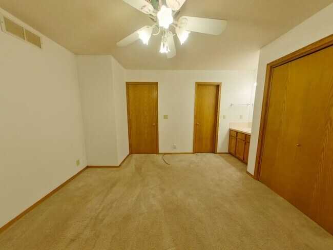 Building Photo - 3 Bedroom Home