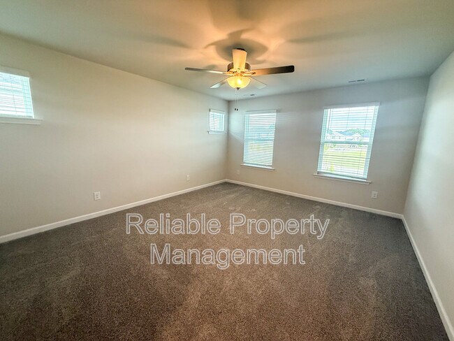 Building Photo - 124 Kobus Ct