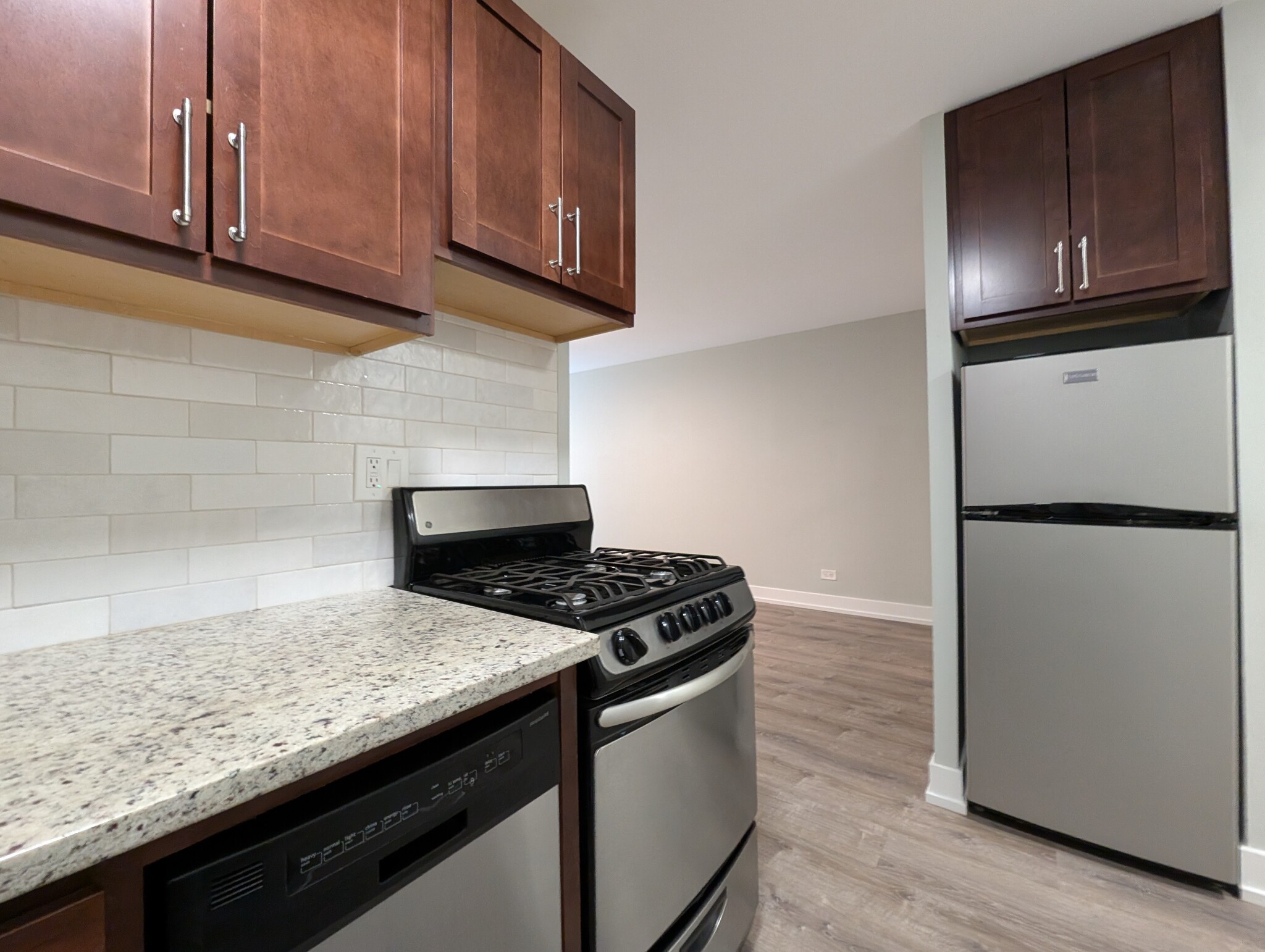 Building Photo - 456 W Barry Ave