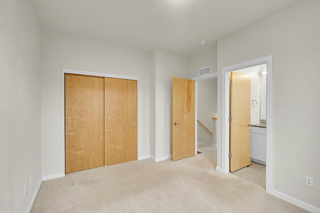 Building Photo - $2,895.00, 3 bedrooms, 3.5 baths, located ...