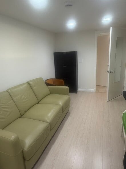 Building Photo - 9406 Via Patricia
