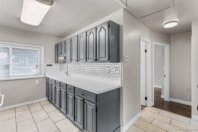 Building Photo - 27361 Delton St