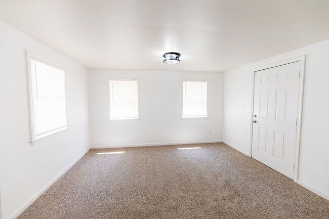 Building Photo - Move-In Ready 4BR Home with Large Backyard