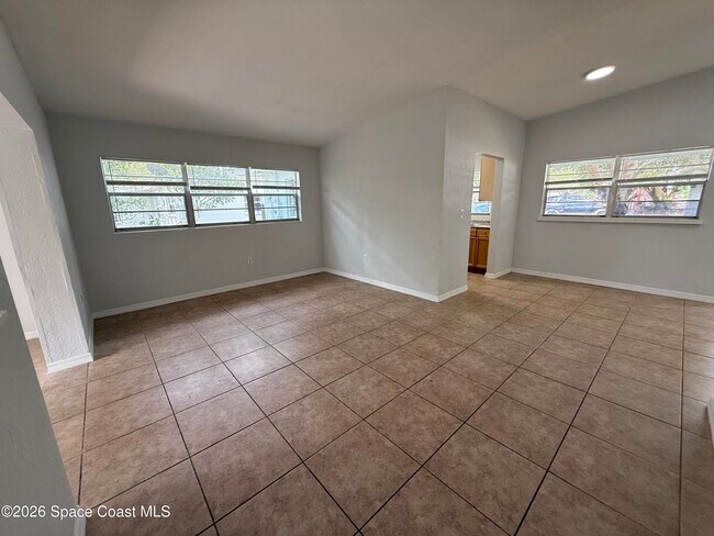 Building Photo - 420 N Fiske Blvd