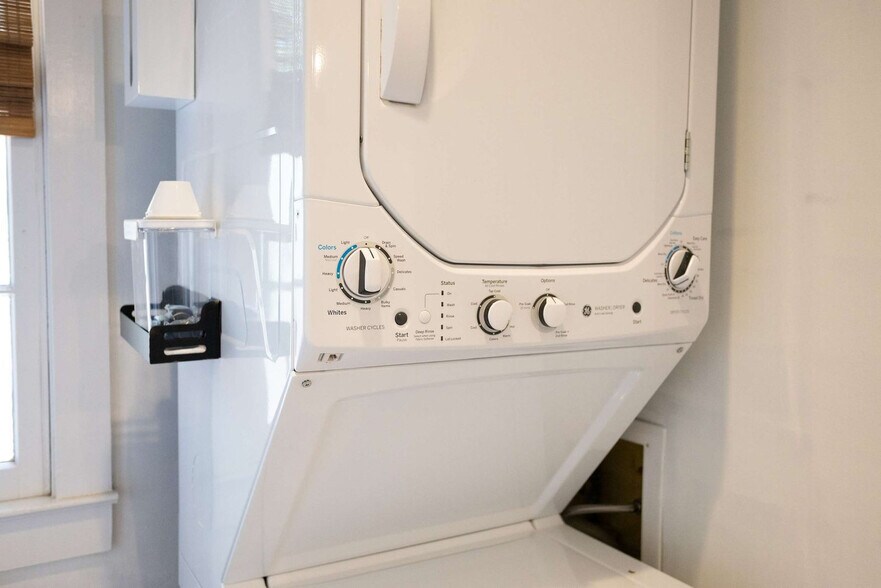 Building Photo - 505 East McDonough Street-SI ID1359172P