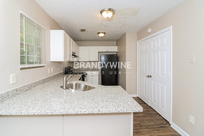 Building Photo - 631 Waynes Ct SE