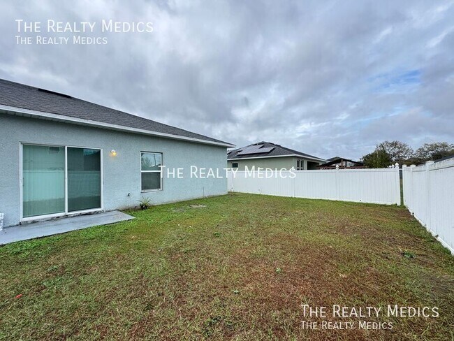 Building Photo - 548 Albatross Dr