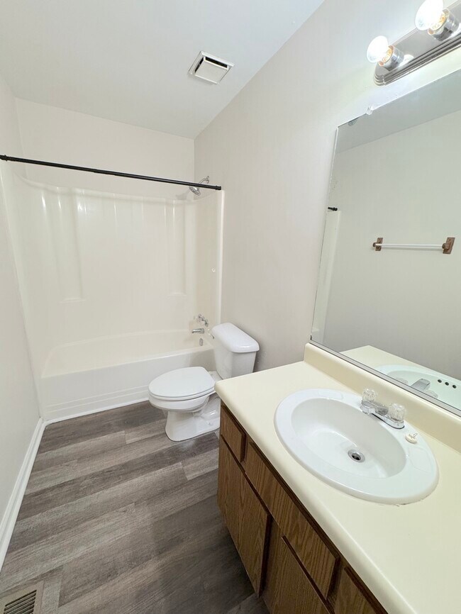 Building Photo - Come visit this cute 3 bedroom 1.5 bath in Chesapeake