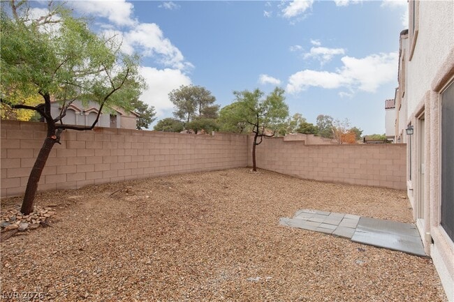 Building Photo - 2875 Rough Green St