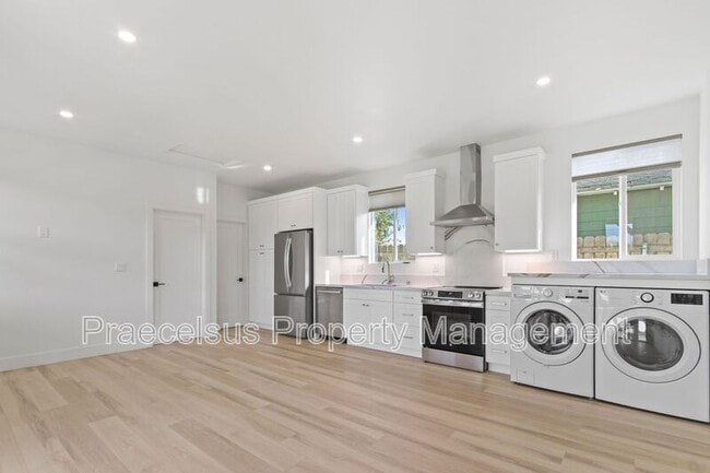 Building Photo - 641 Del Mar Ave