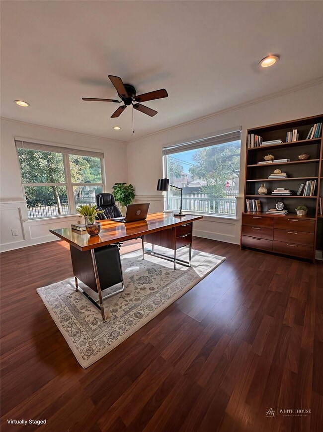 Building Photo - 1101 E 7th St