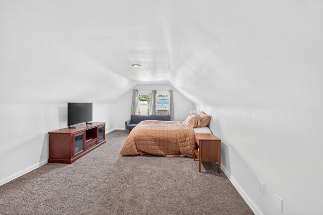 Building Photo - 2148 Bunts Rd