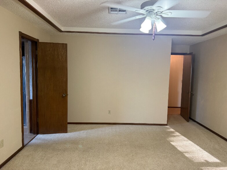 Building Photo - 3801 Phillips Blvd