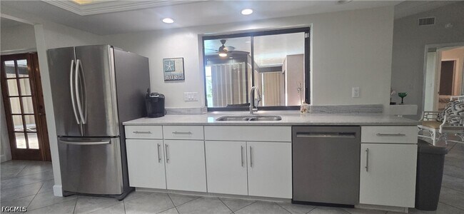 Building Photo - 534 SE 34th Terrace