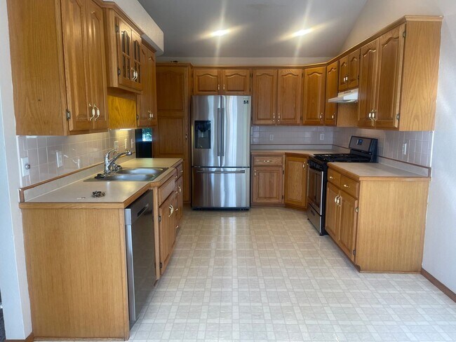 Building Photo - OZARK HOME CHECK OUT this charming 3 bedro...