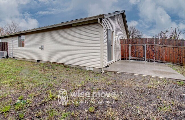 Building Photo - 809 SE 135th Ct