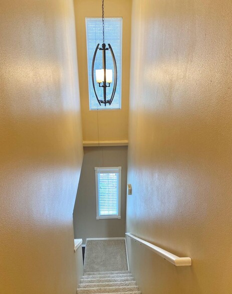 Building Photo - 4410 SW Appletree Pl