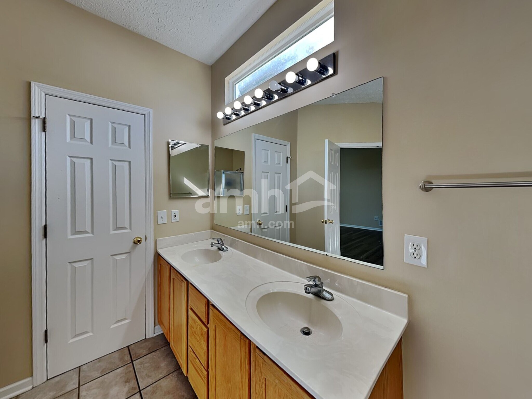 Building Photo - 46 Runkle Dr