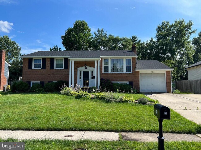 Building Photo - 22 Lamp Post Ln