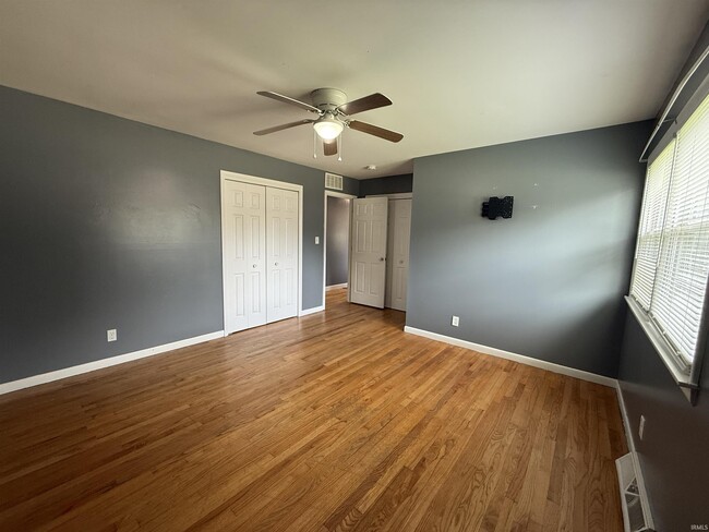 Building Photo - 8399 Outer Lincoln Ave
