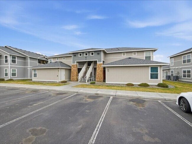 Building Photo - 6405 Chapel Hill Blvd