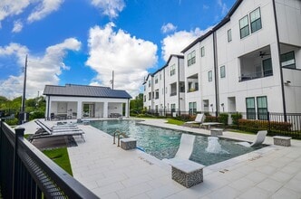 Building Photo - 2812 Grand Fountains Dr