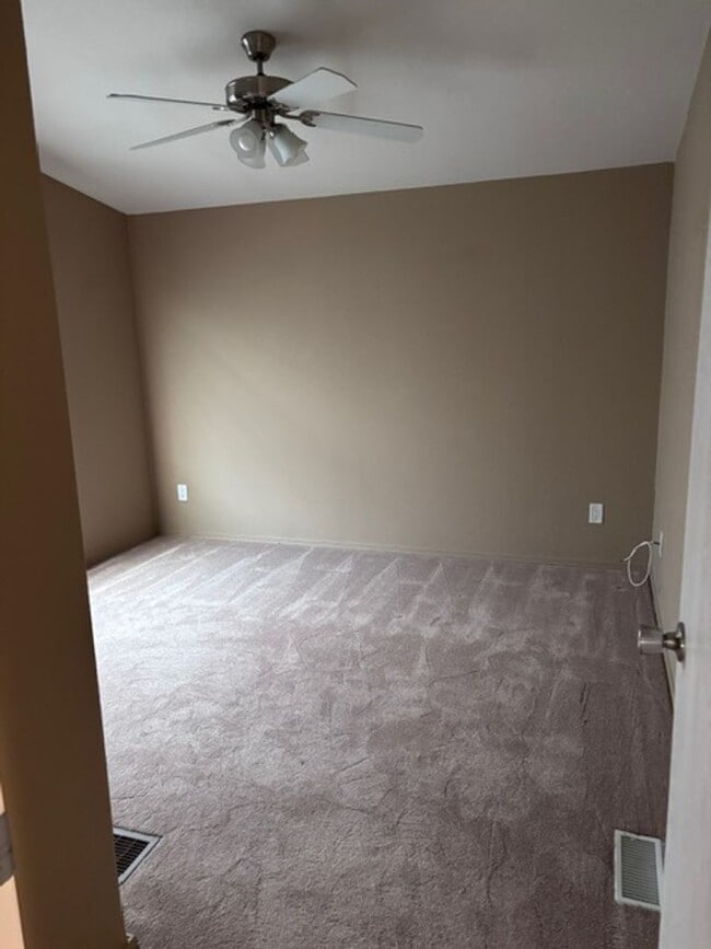 Building Photo - Spacious 3 Bedroom, 2 Bath Home with Large...