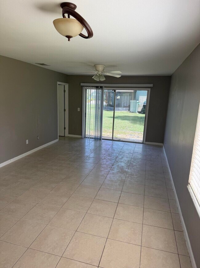 Building Photo - 1456 SE Rivergreen Cir