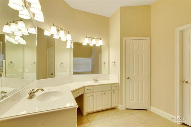 Building Photo - 11534 Castlebrook Ln
