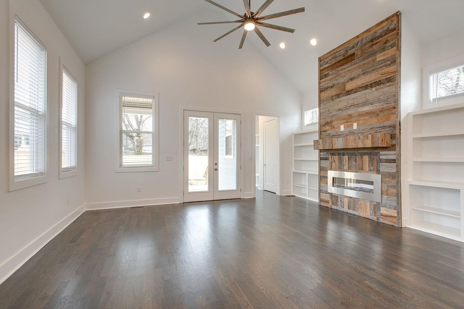 Building Photo - 1616 12th Ave N