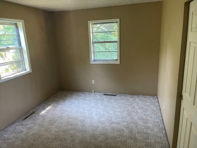 Building Photo - 2451 S Meadowbrook Ave