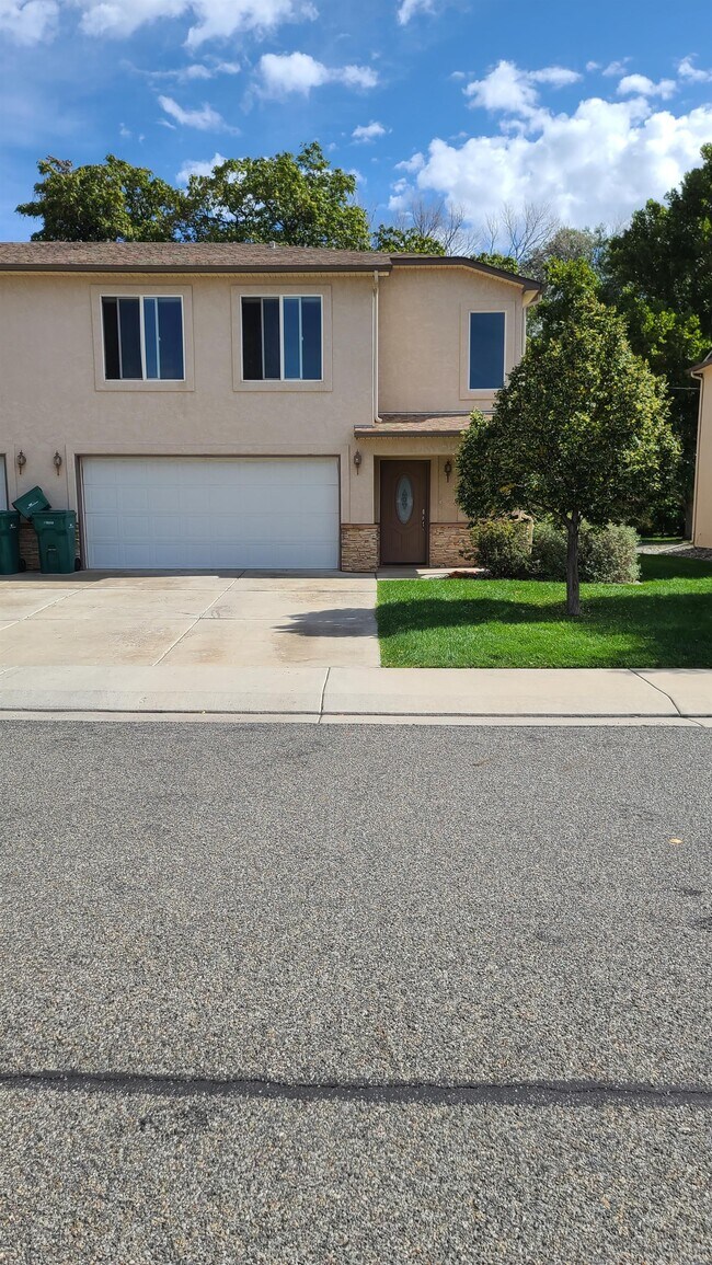 Primary Photo - 807 Montclair Dr