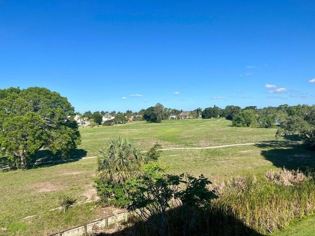 Building Photo - 2060 Greenview Shores Blvd