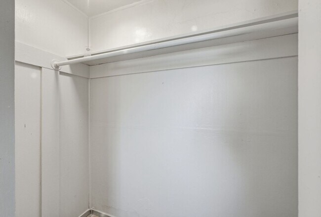 Building Photo - Beautifully Remodeled Home in a Central Tucson Location!