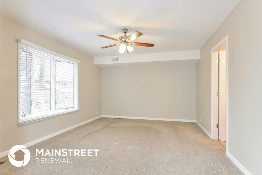 Building Photo - 1655 Woodman Dr
