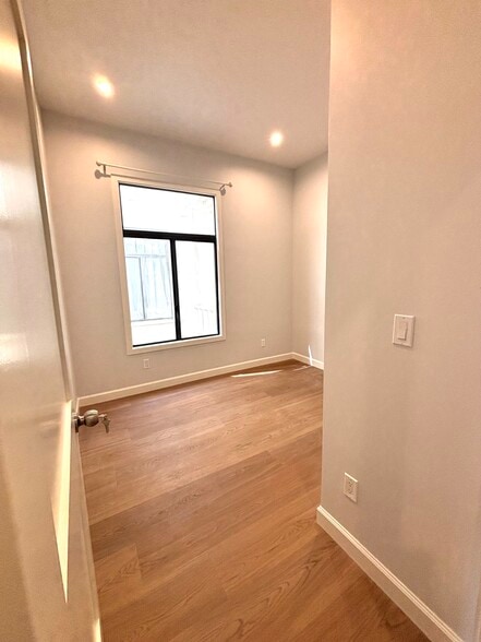 Building Photo - 131 Wetmore St