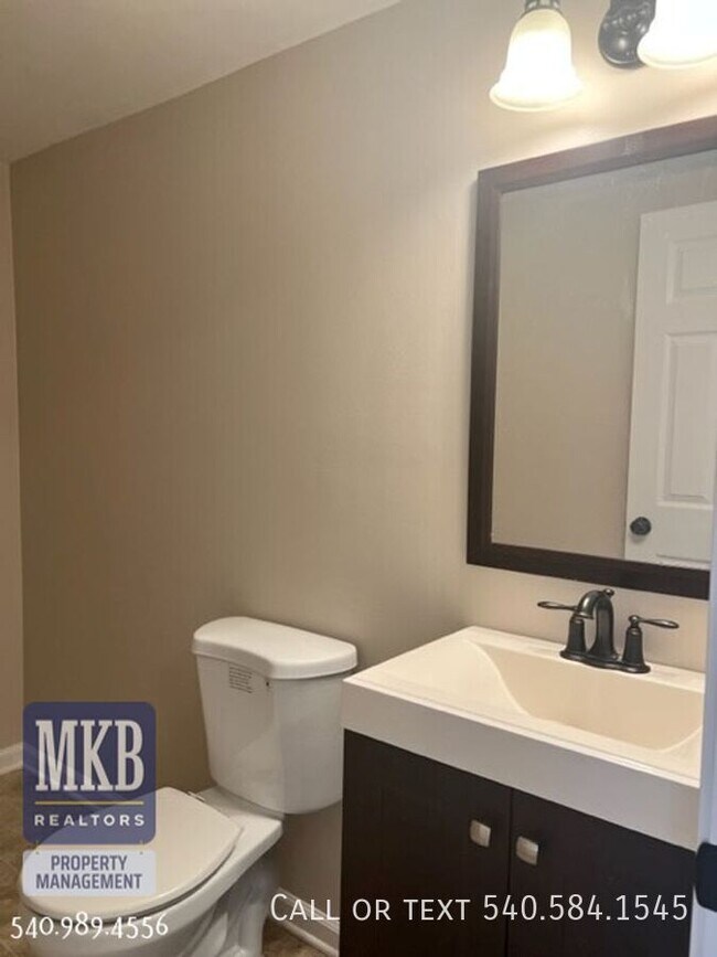 Building Photo - 2810 King St NE