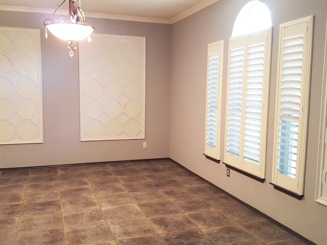 Building Photo - 3848 Kirby Dr