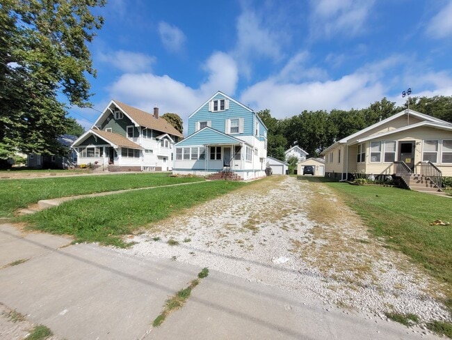 Building Photo - 1410 Wilson Ave