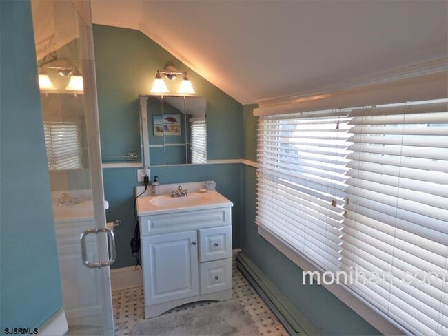 Building Photo - 875 Stenton Pl