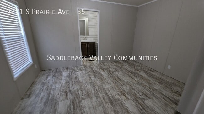 Building Photo - 2221 S Prairie Ave