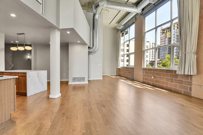 Building Photo - $3,100 - 2 Bed, 2 Bath Lofted Condo in Den...