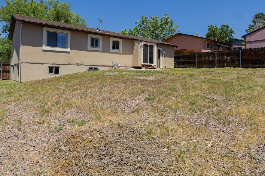 Building Photo - 2617 Montebello Dr W