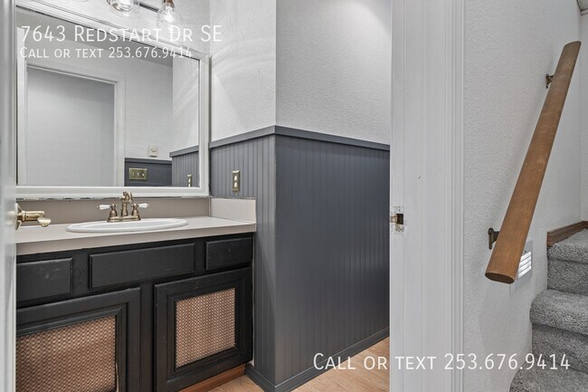 Building Photo - 7643 Redstart Dr SE