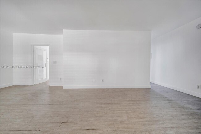 Building Photo - 7845 NE Bayshore Ct