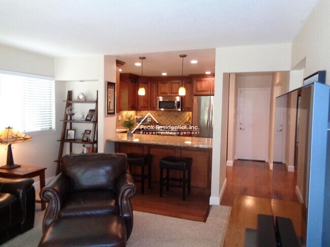 Building Photo - Wonderful Orangevale 3bd/2ba Home with Spa...