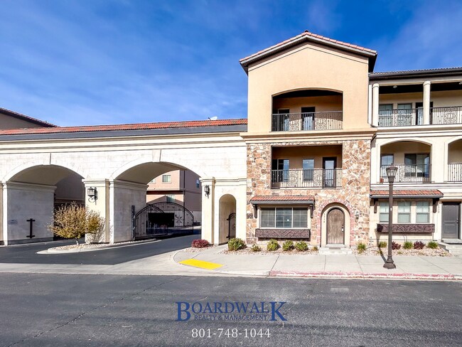 Building Photo - Spectacular 3 bed 2.5 bath in Highland