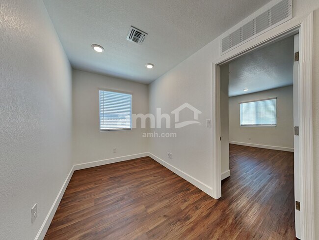 Building Photo - 4239 W St Charles Ave